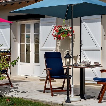 Bed and Breakfast Domaine Du Bois Des Anges Germigny-l'Eveque Exterior foto