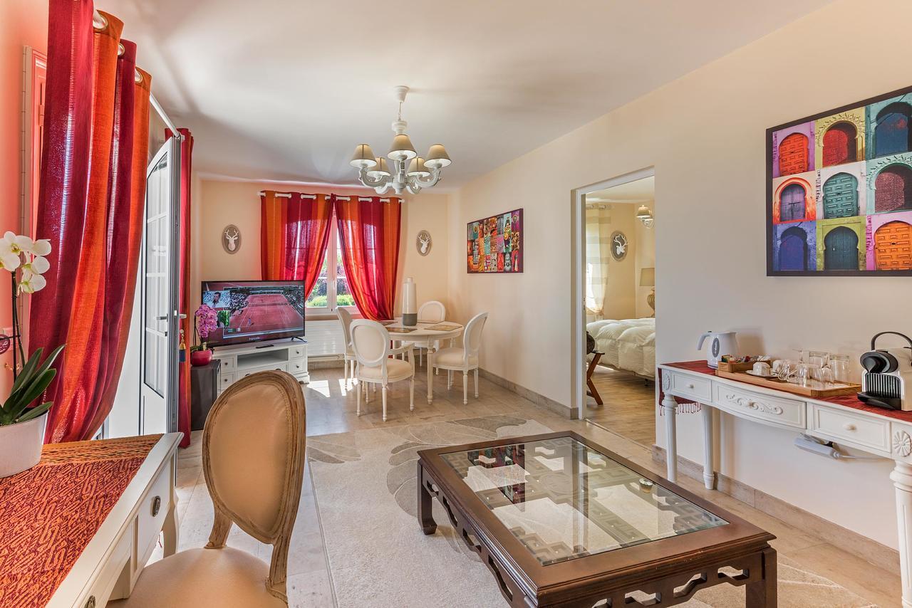 Bed and Breakfast Domaine Du Bois Des Anges Germigny-l'Eveque Exterior foto